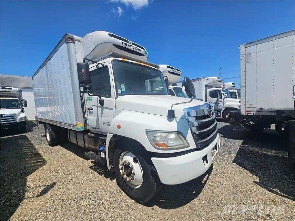 Hino 338 Camion cu control de temperatura