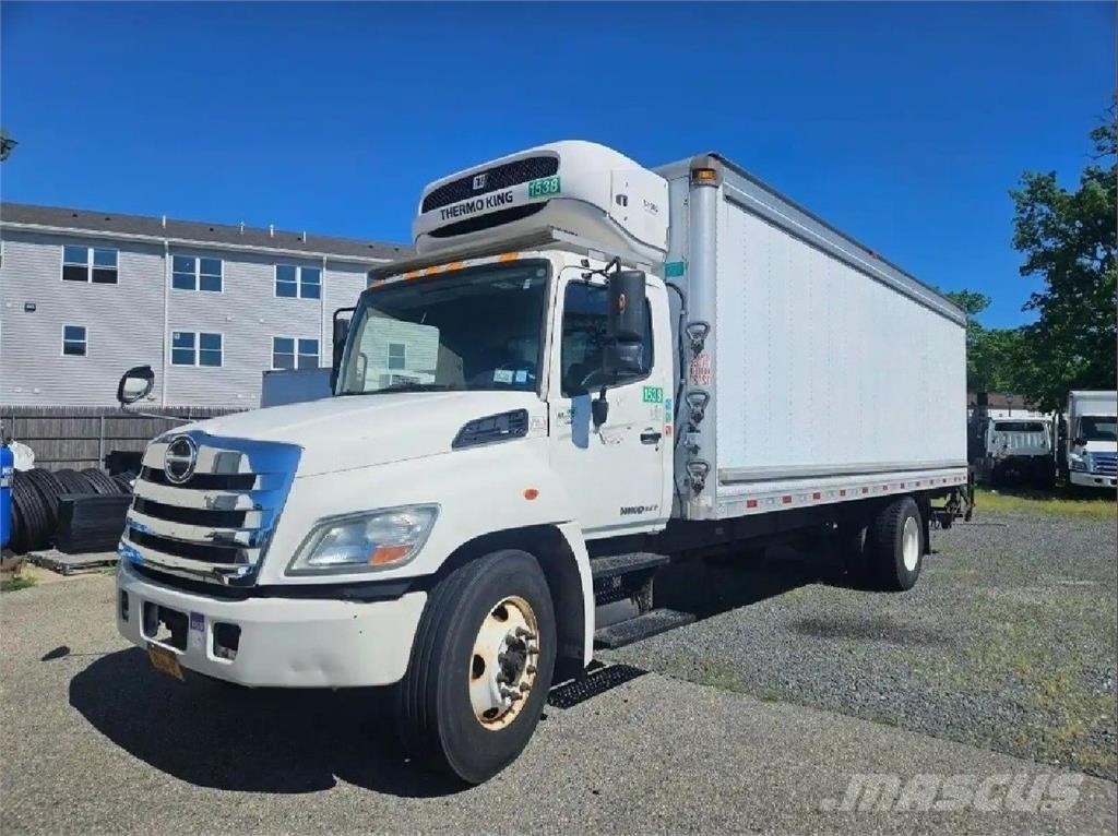 Hino 338 Camion cu control de temperatura