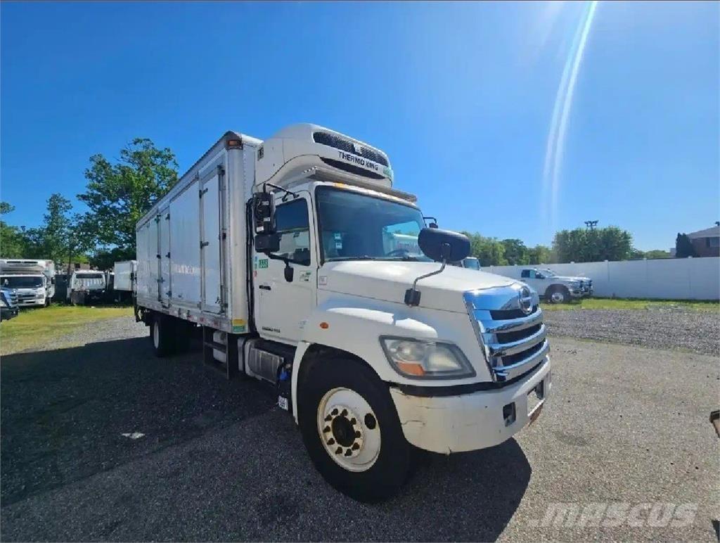 Hino 338 Camion cu control de temperatura