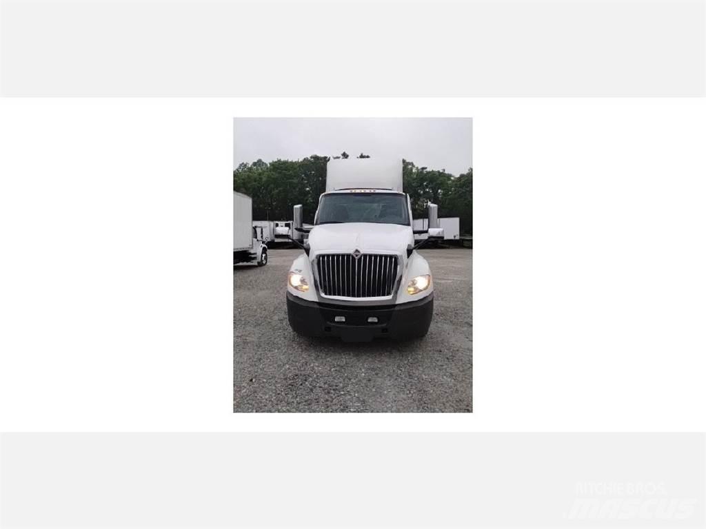 International LT Autotractoare