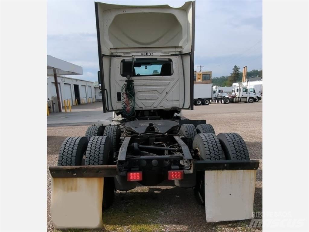 International LT Autotractoare