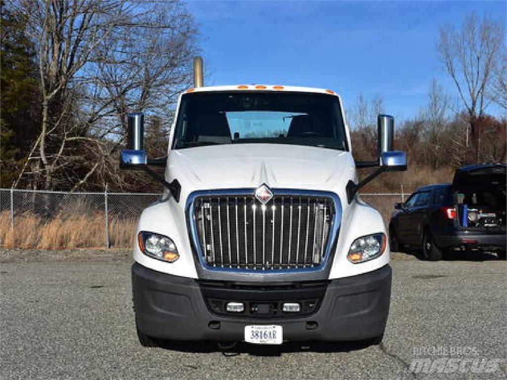 International LT625 Autotractoare
