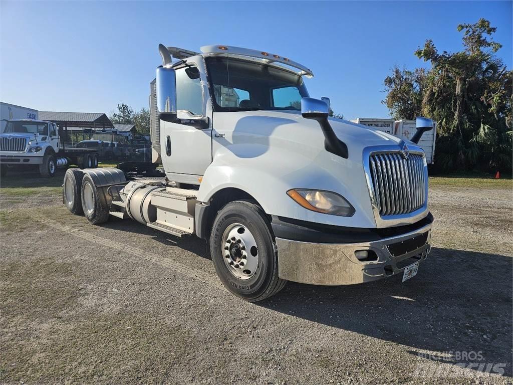 International LT625 Autotractoare