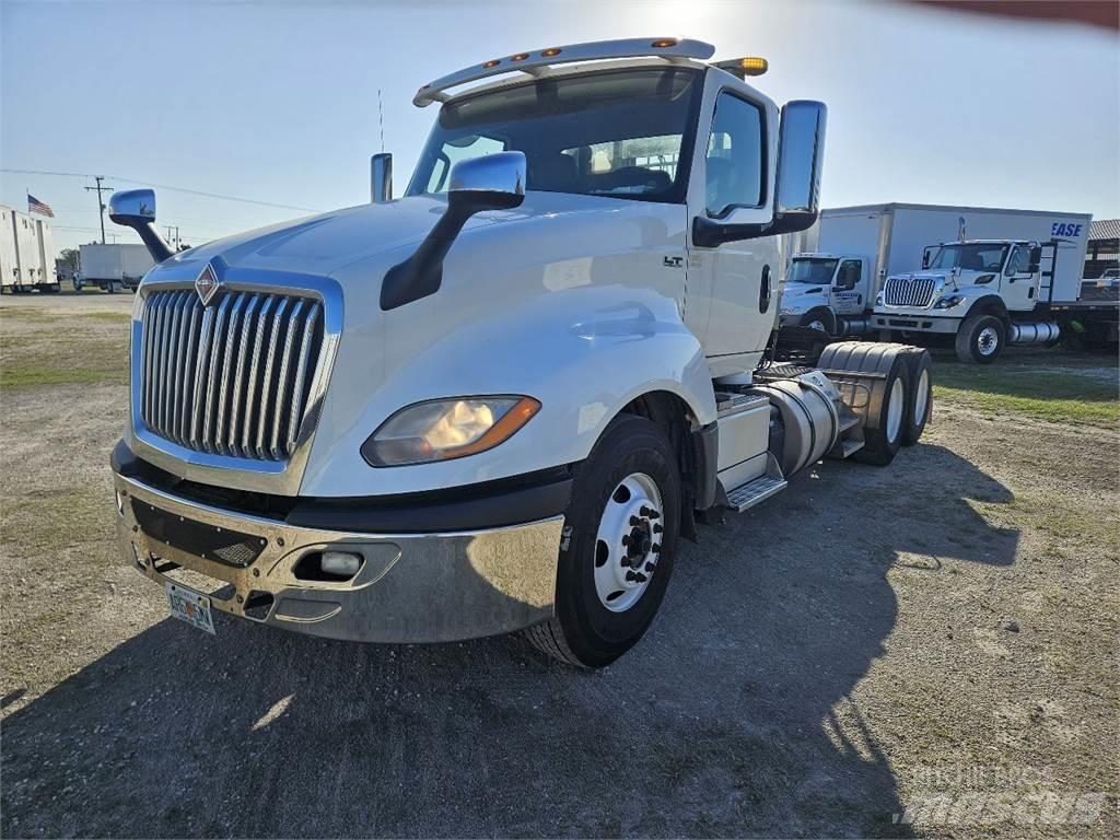 International LT625 Autotractoare