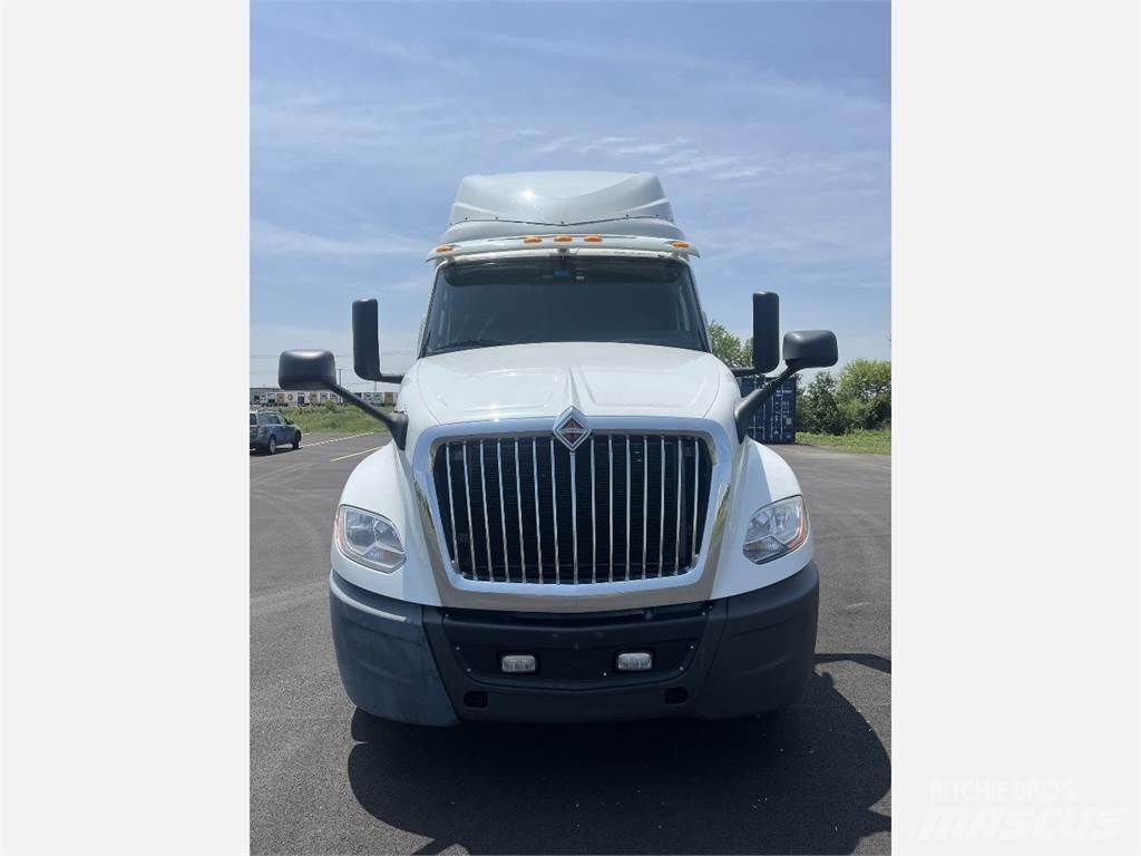 International LT625 Autotractoare