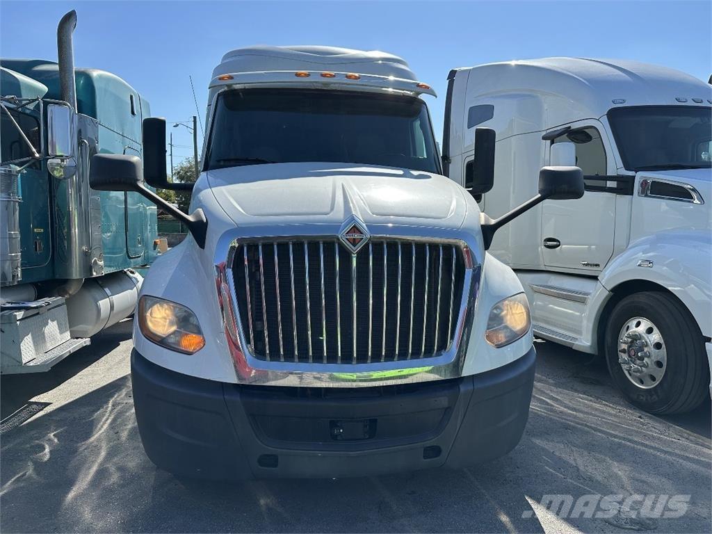 International LT625 Autotractoare