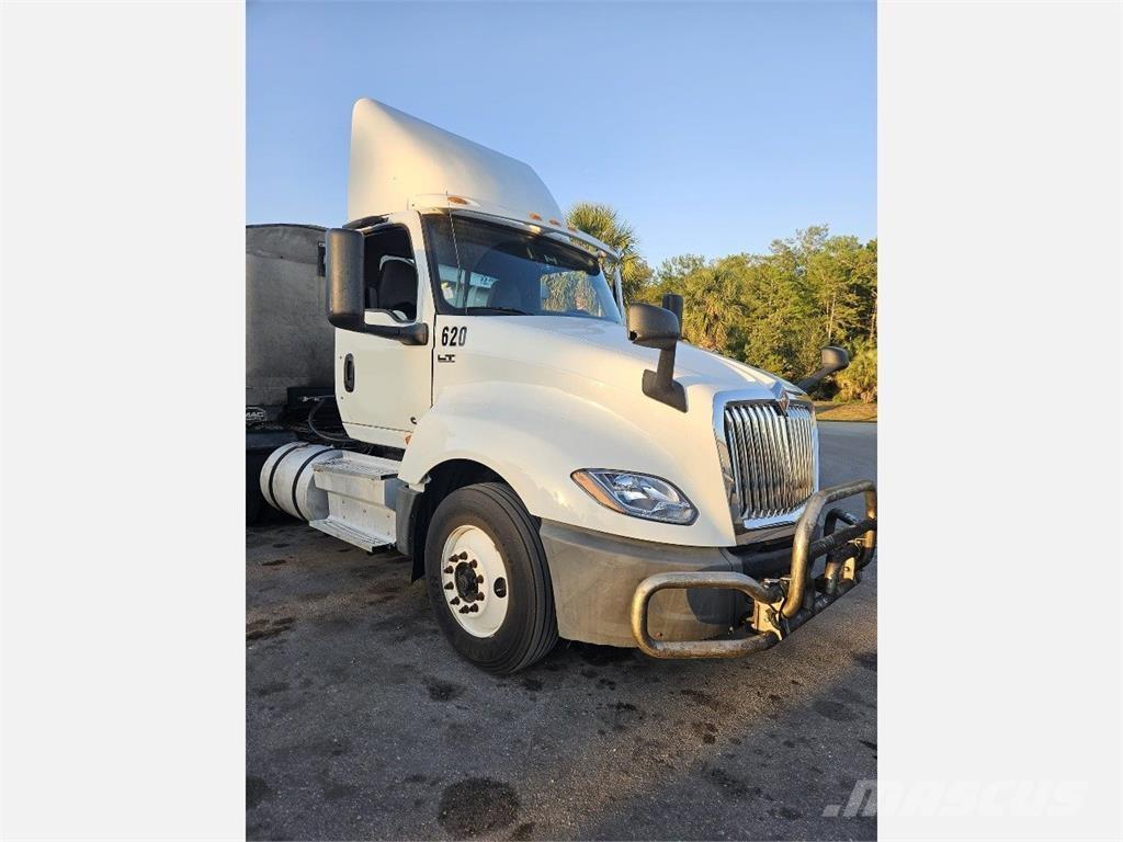 International LT625 Autotractoare