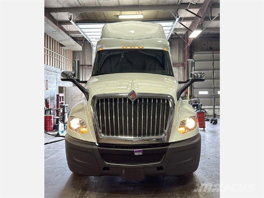 International LT625 Autotractoare