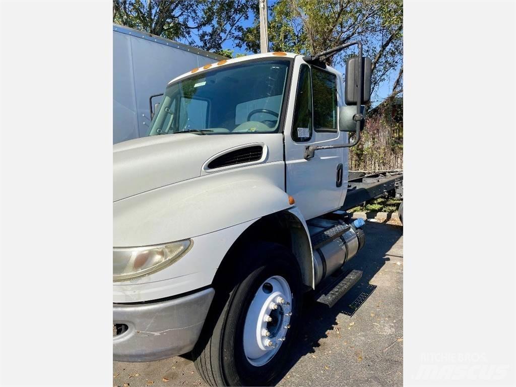 International MA025 Camion cabina sasiu