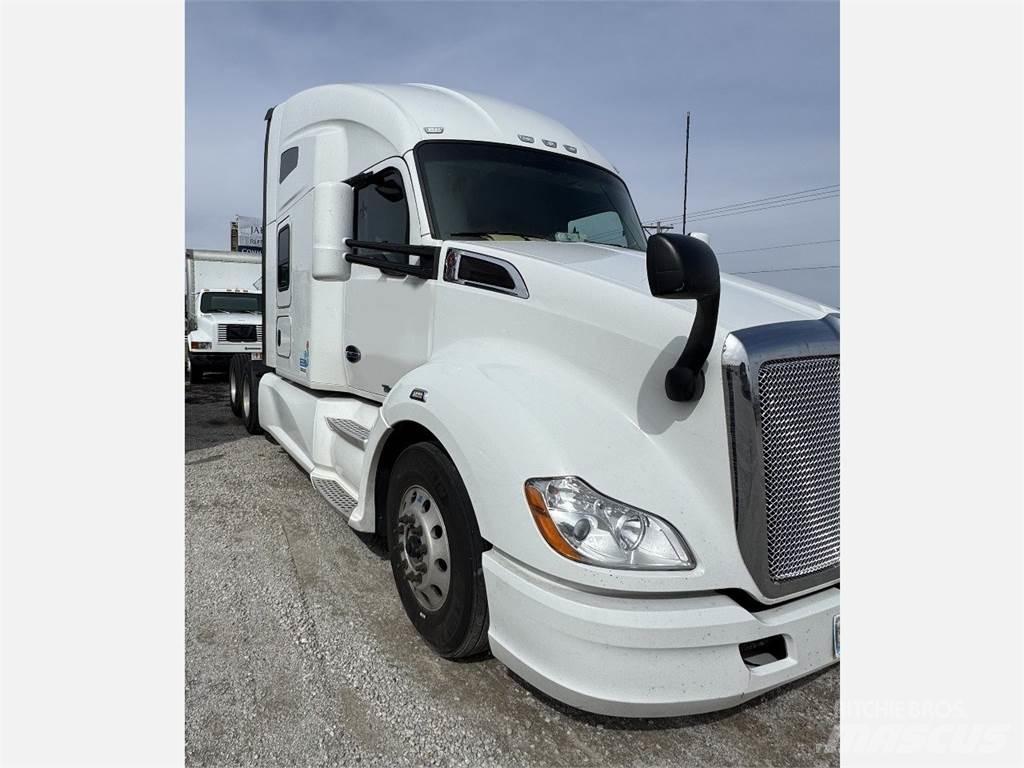 Kenworth T680 Autotractoare