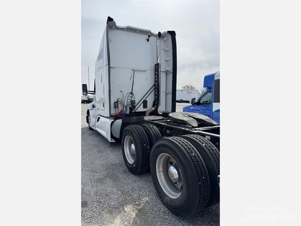 Kenworth T680 Autotractoare