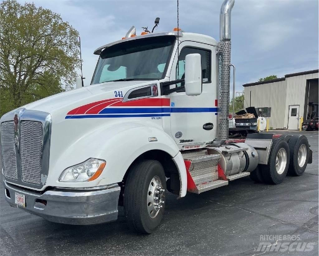 Kenworth T680 Autotractoare