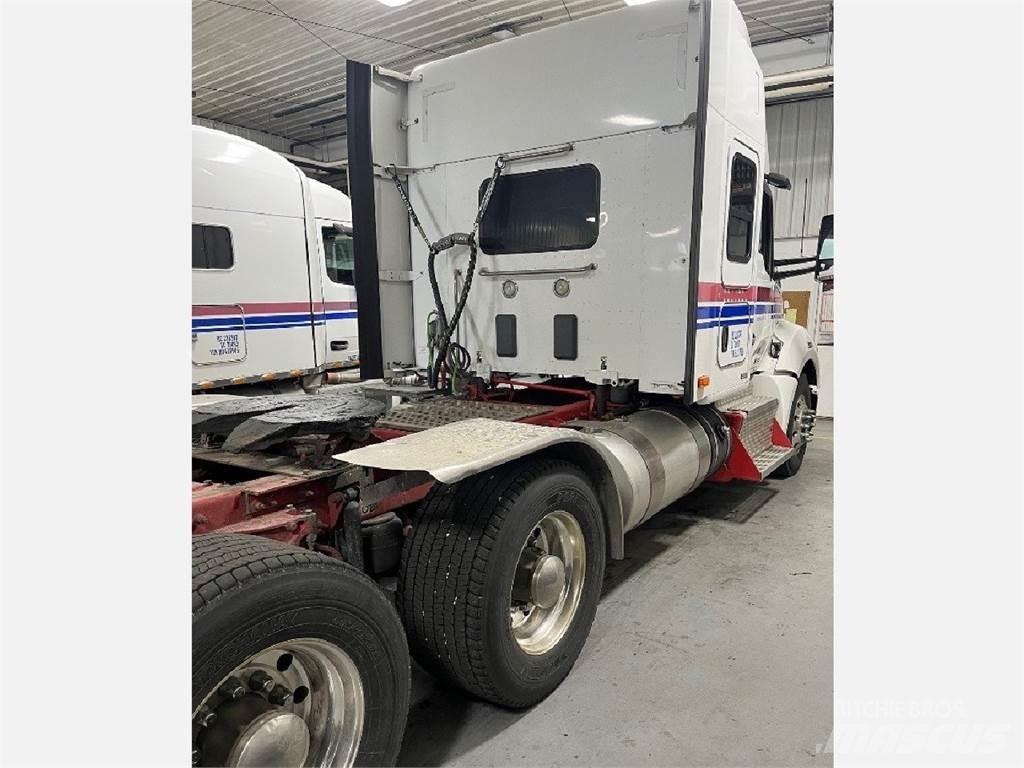 Kenworth T680 Autotractoare