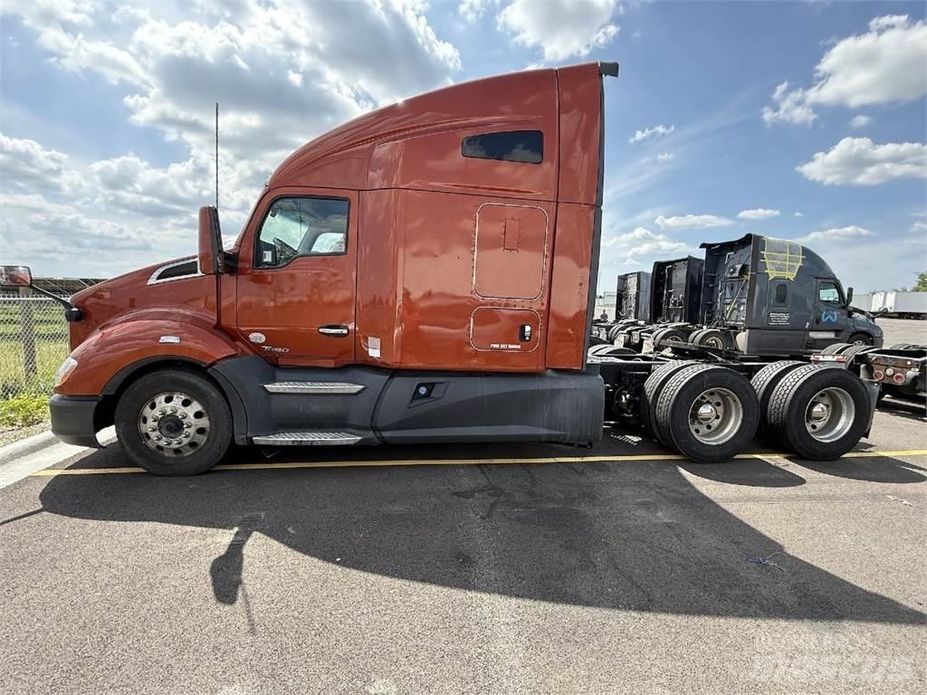 Kenworth T680 Autotractoare