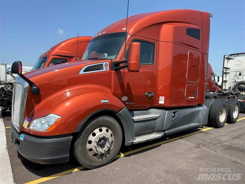 Kenworth T680 Autotractoare