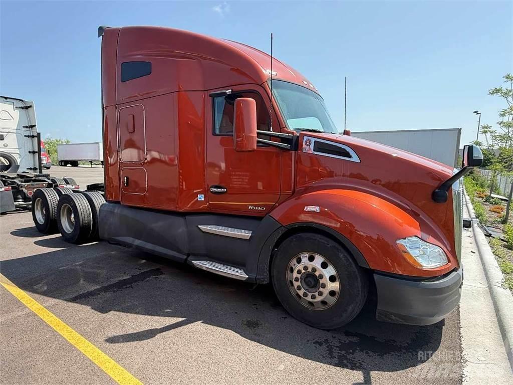 Kenworth T680 Autotractoare