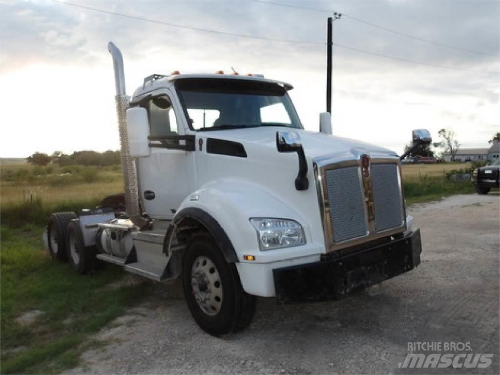 Kenworth T880 Autotractoare