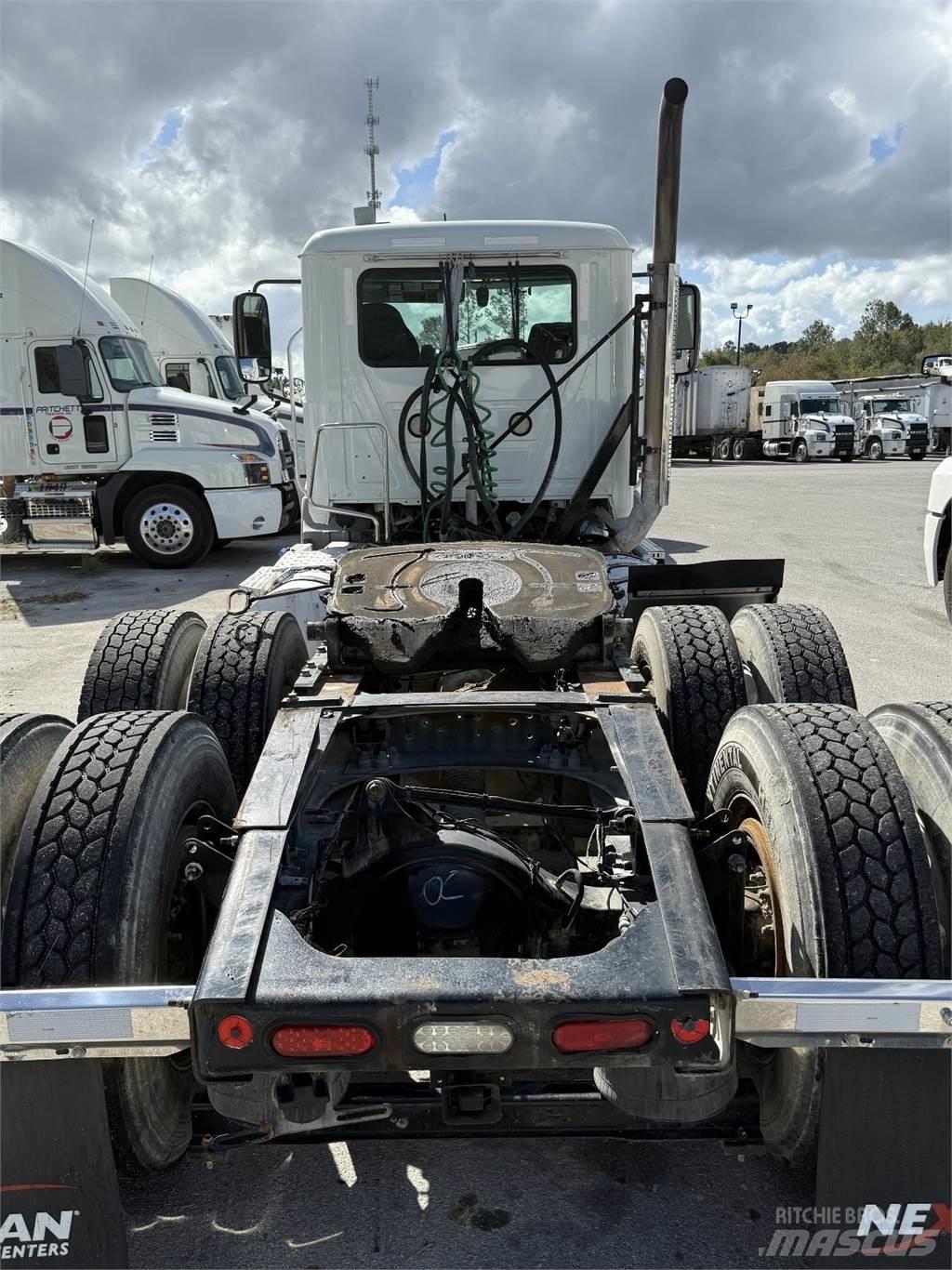 Mack AN64T Autotractoare