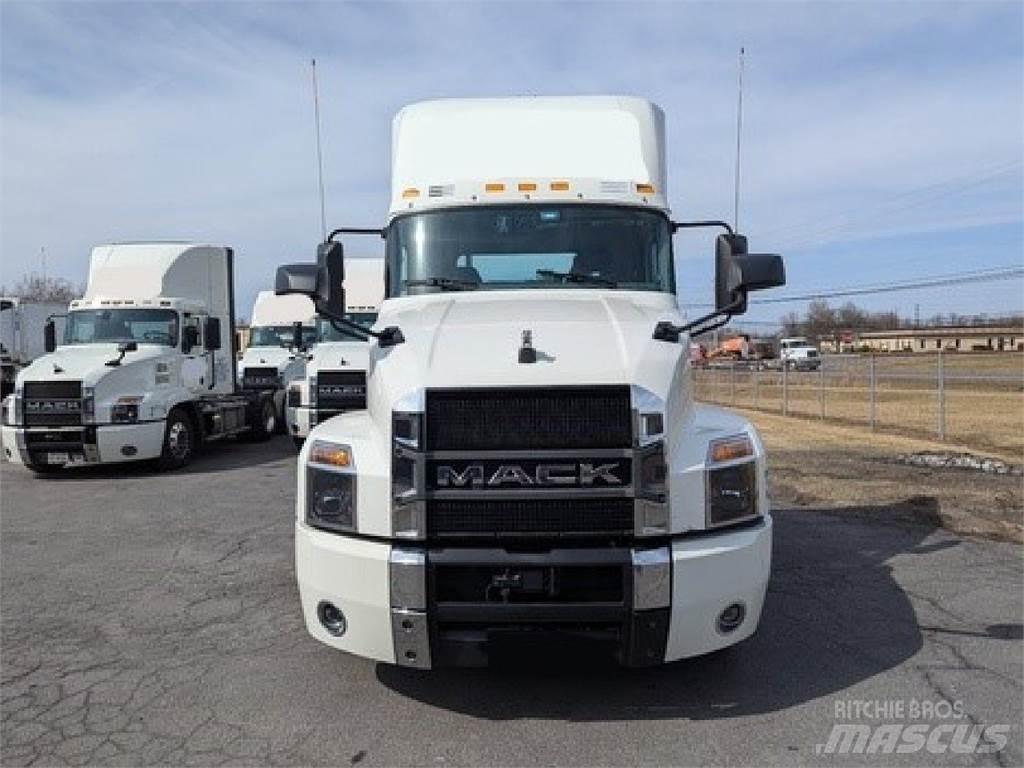 Mack AN64T Autotractoare