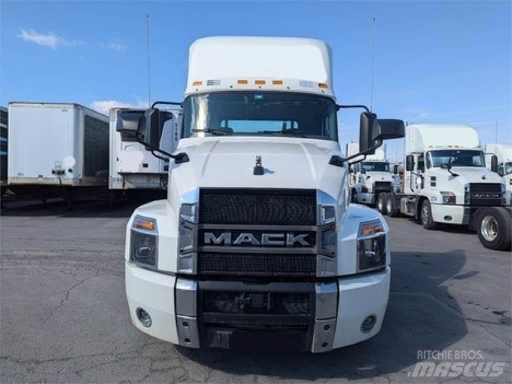 Mack AN64T Autotractoare