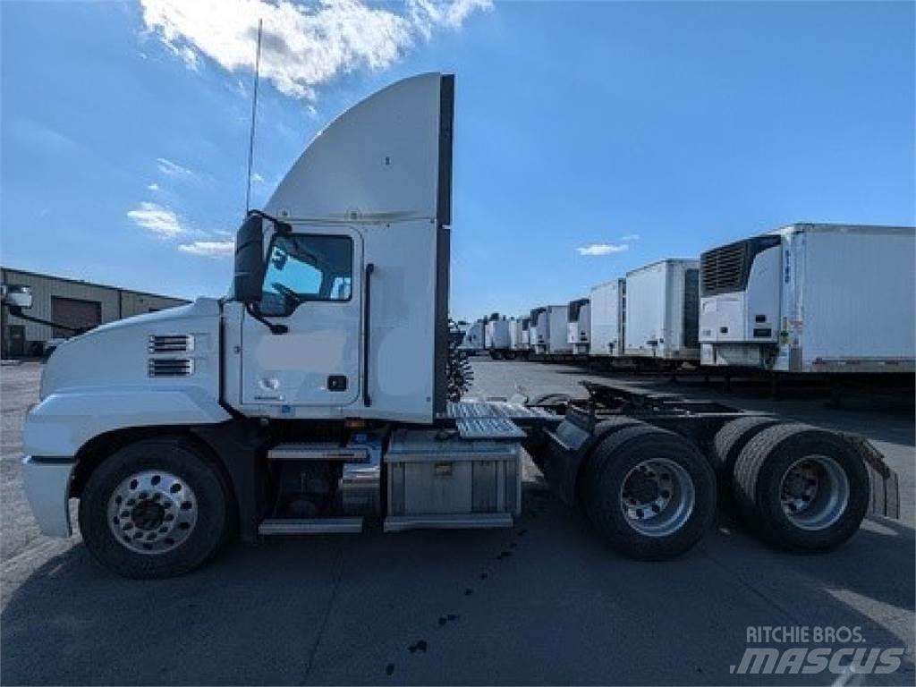 Mack AN64T Autotractoare