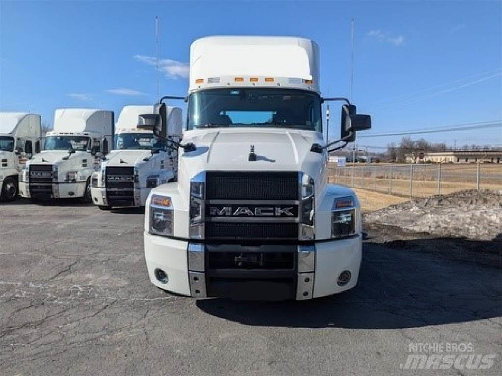 Mack AN64T Autotractoare