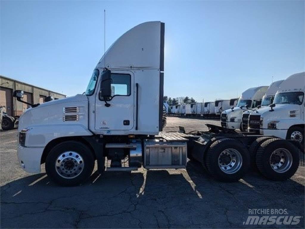 Mack AN64T Autotractoare