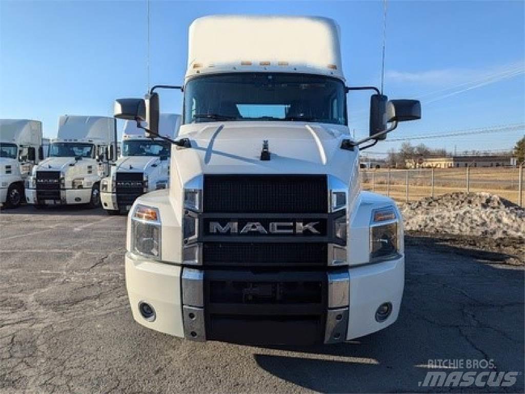 Mack AN64T Autotractoare