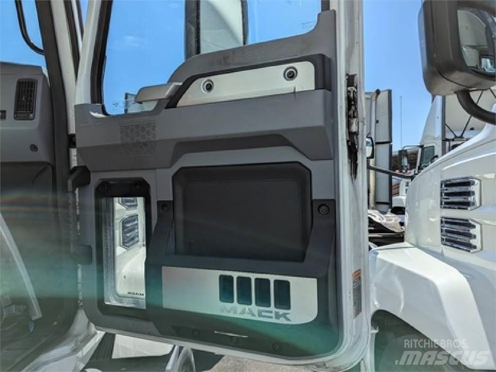 Mack AN64T Autotractoare