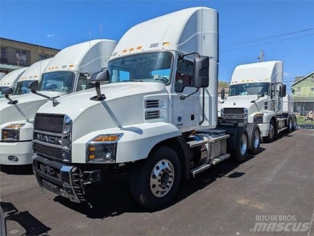 Mack AN64T Autotractoare