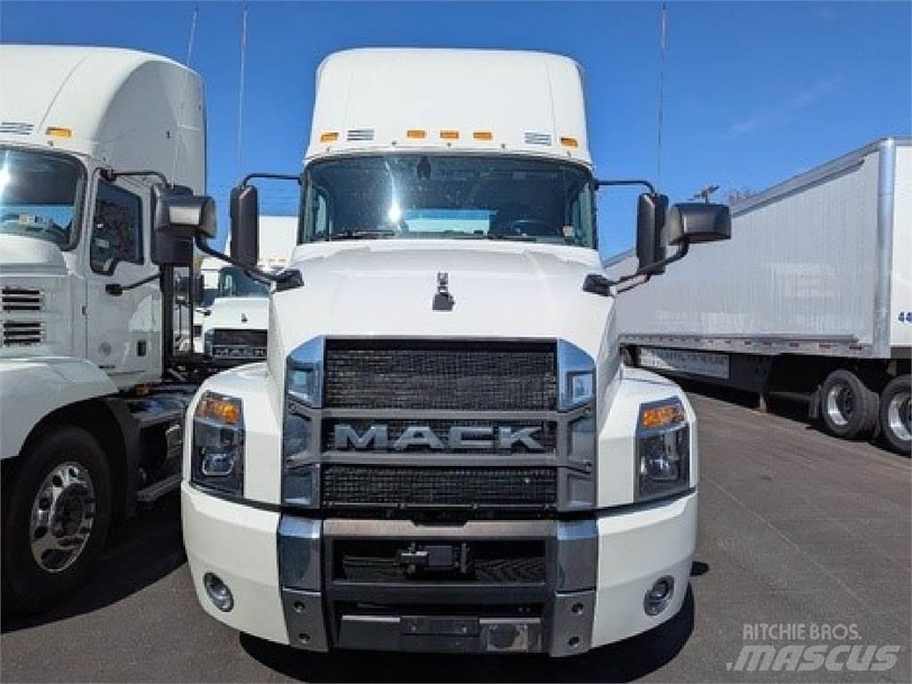 Mack AN64T Autotractoare