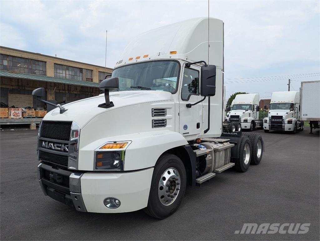 Mack AN64T Autotractoare