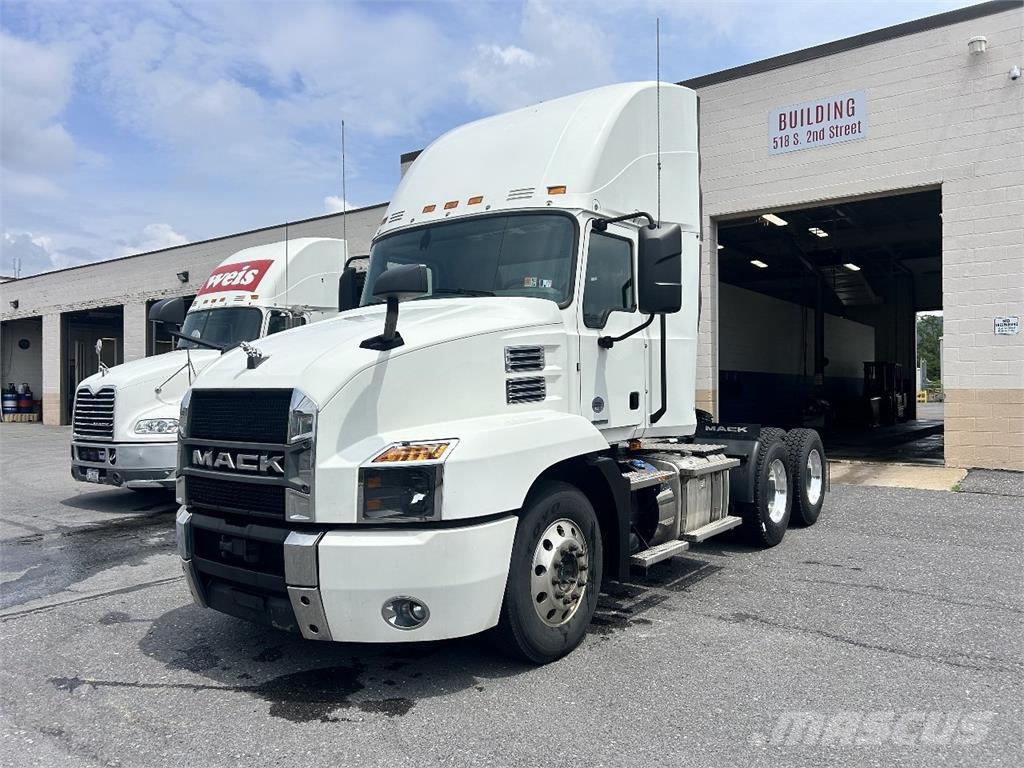Mack AN64T Autotractoare