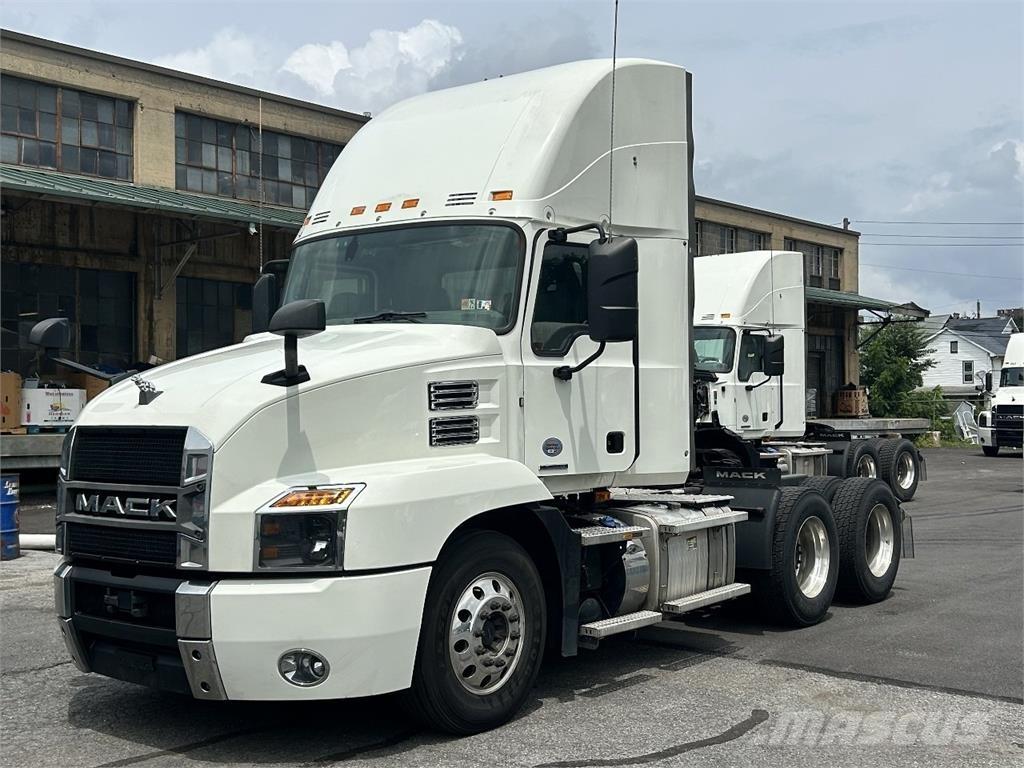 Mack AN64T Autotractoare