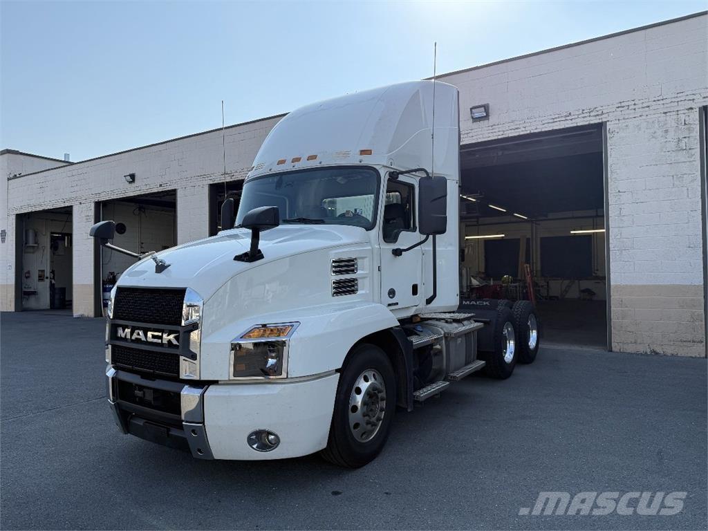 Mack AN64T Autotractoare