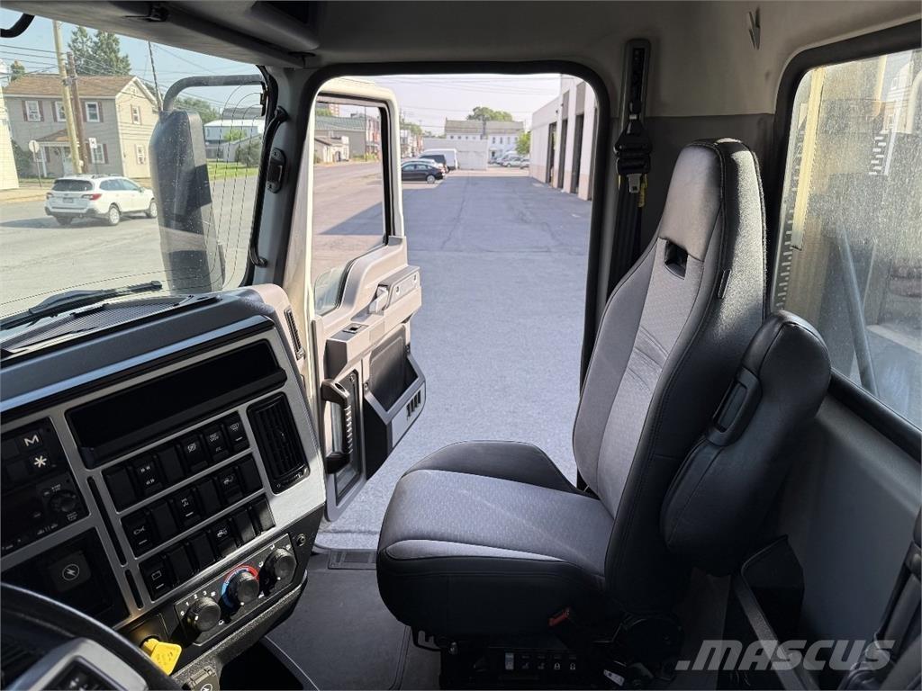 Mack AN64T Autotractoare