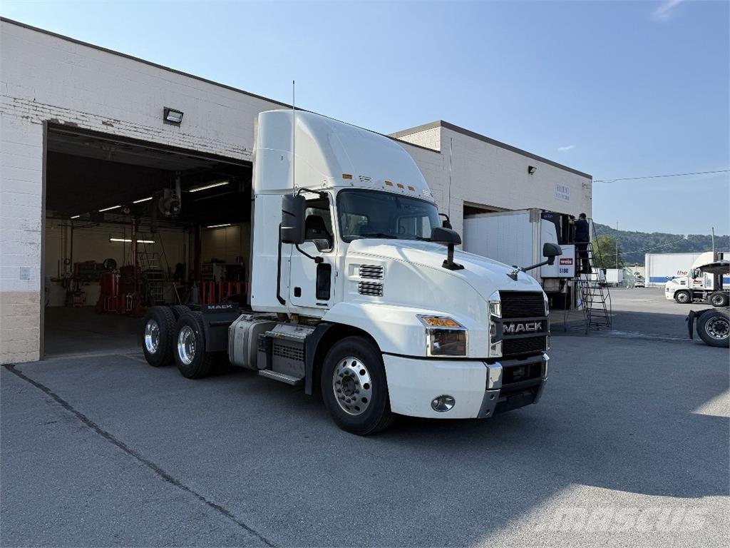 Mack AN64T Autotractoare