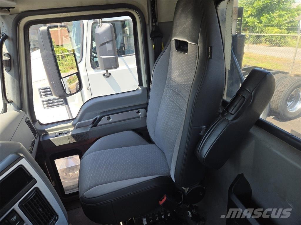 Mack AN64T Autotractoare