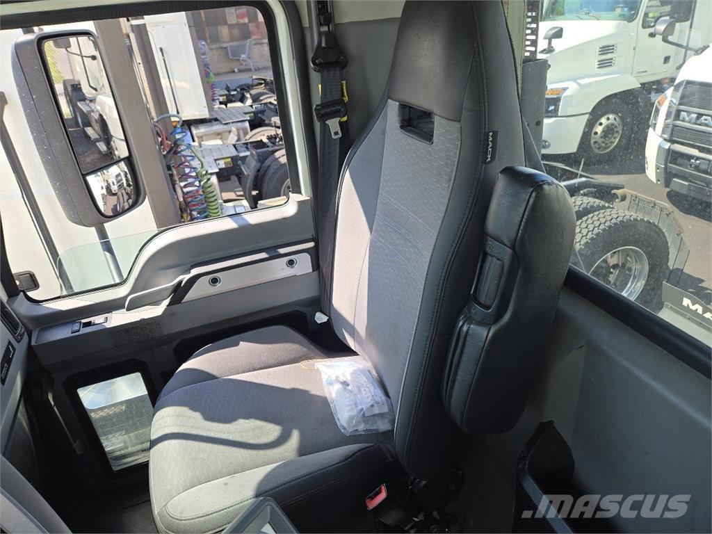 Mack AN64T Autotractoare