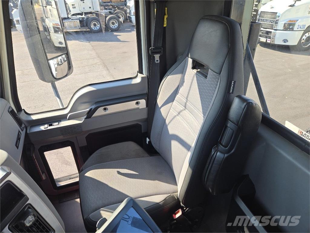 Mack AN64T Autotractoare