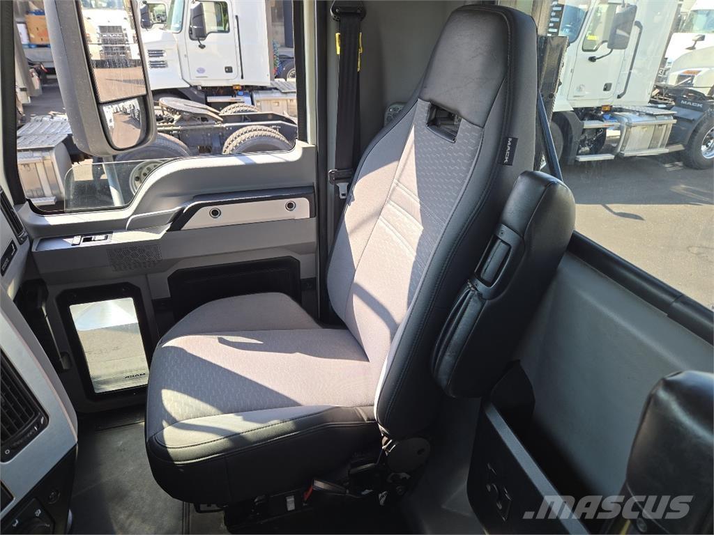 Mack AN64T Autotractoare