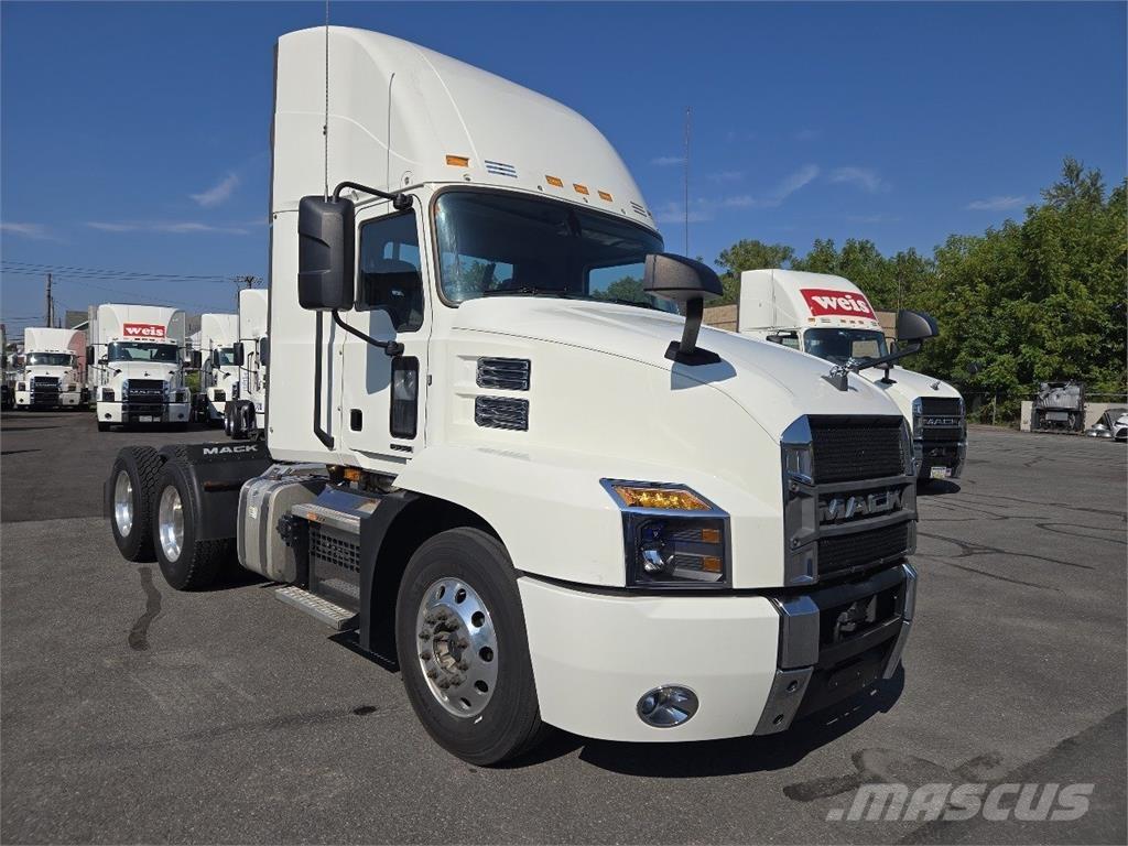 Mack AN64T Autotractoare