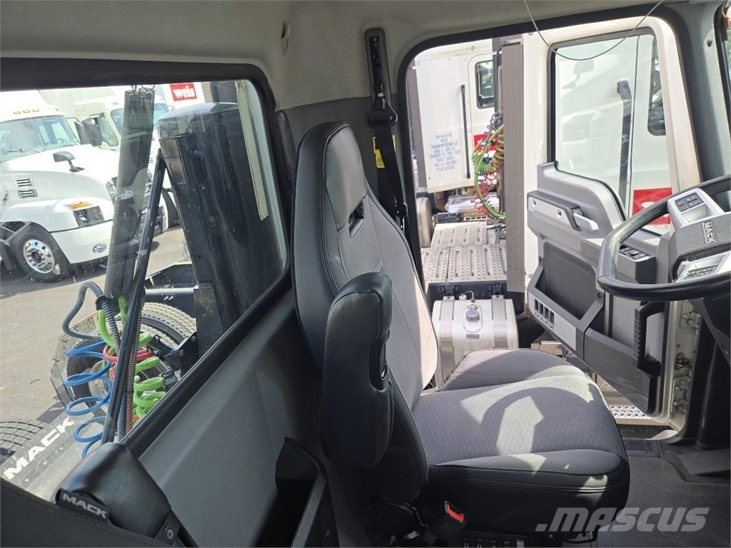 Mack AN64T Autotractoare