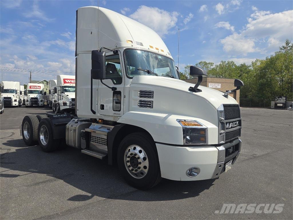 Mack AN64T Autotractoare