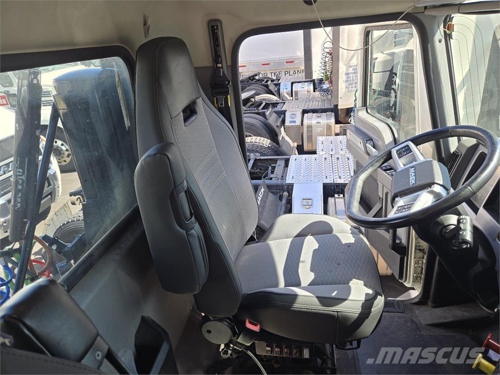 Mack AN64T Autotractoare