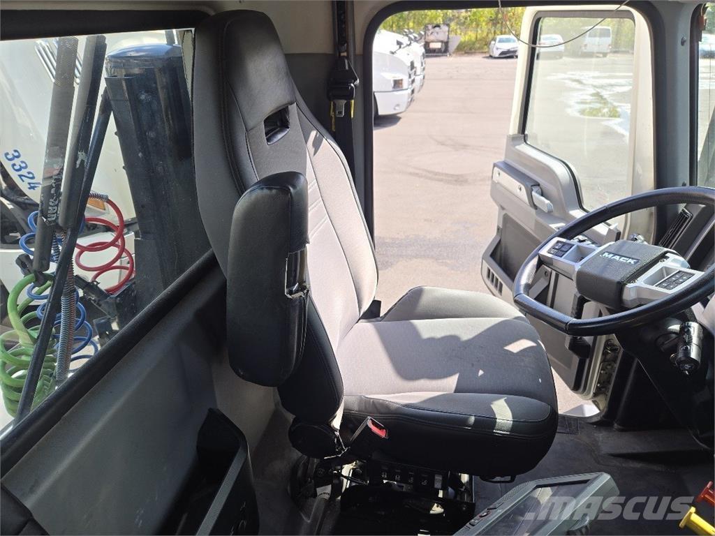 Mack AN64T Autotractoare