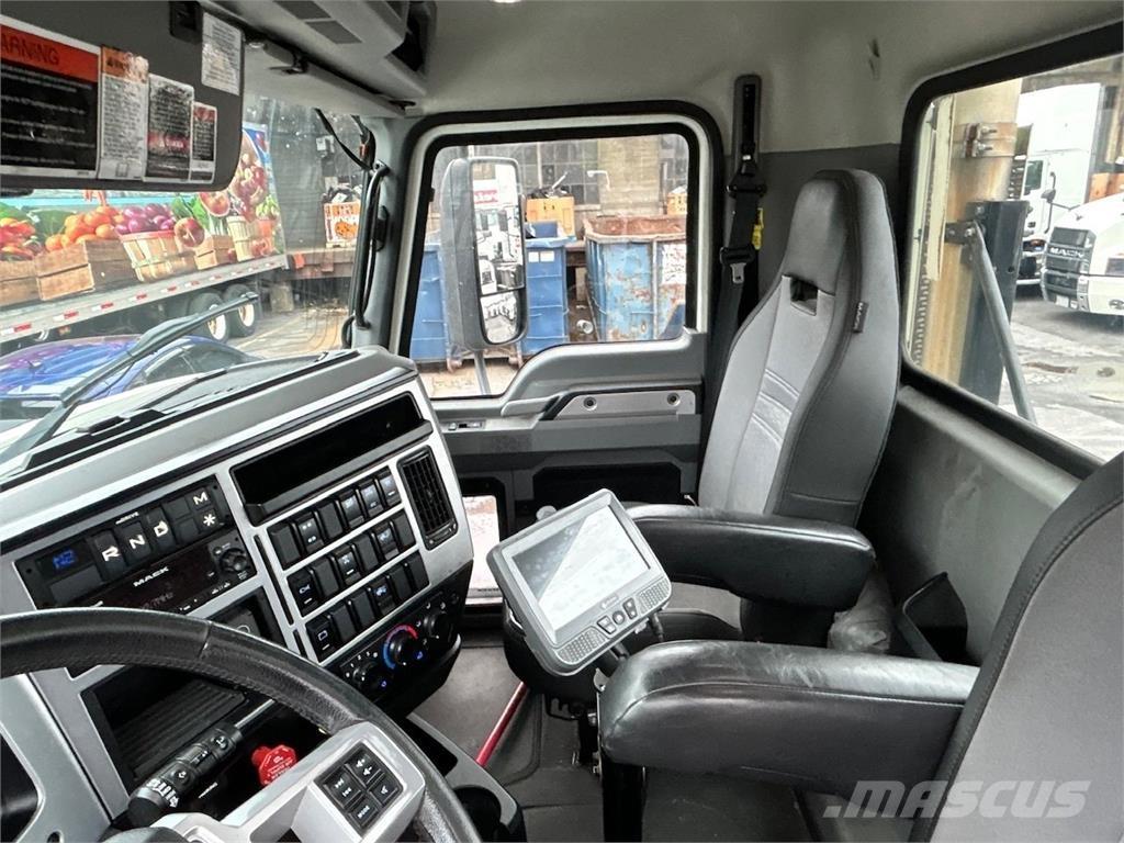 Mack AN64T Autotractoare