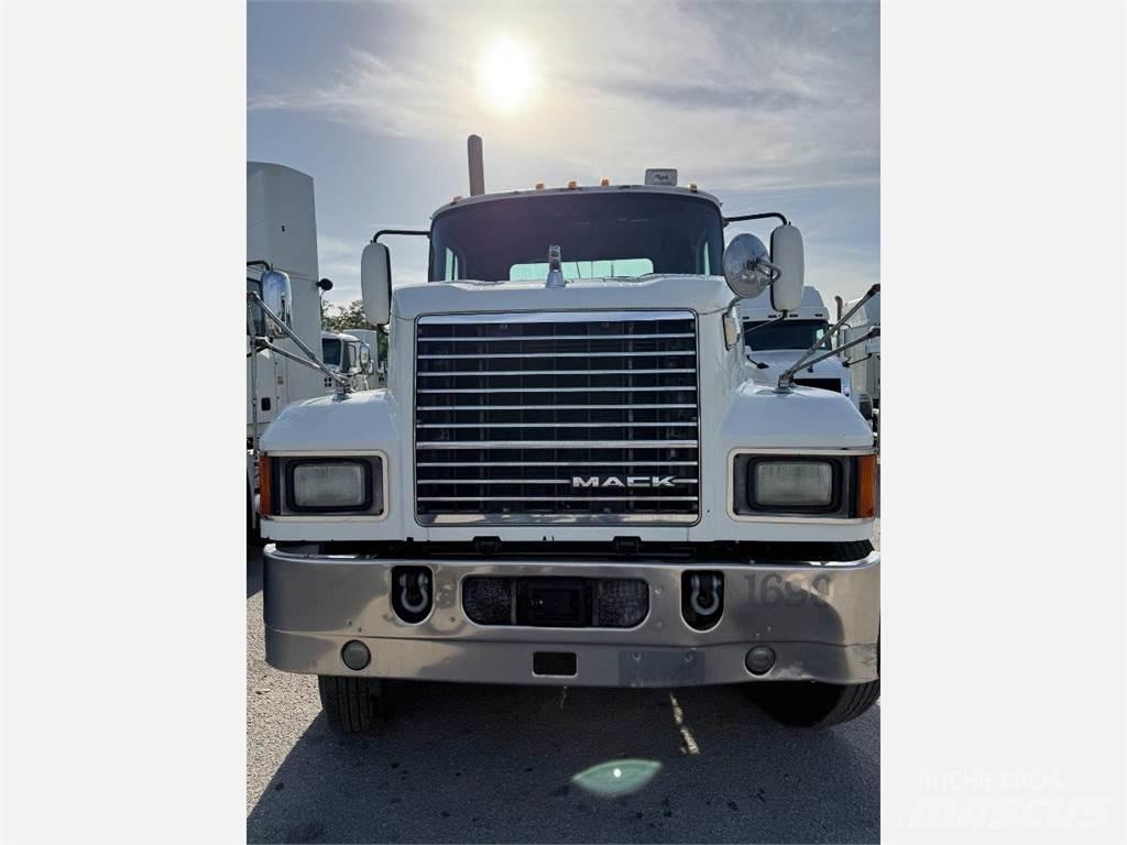 Mack CHU613 Autotractoare