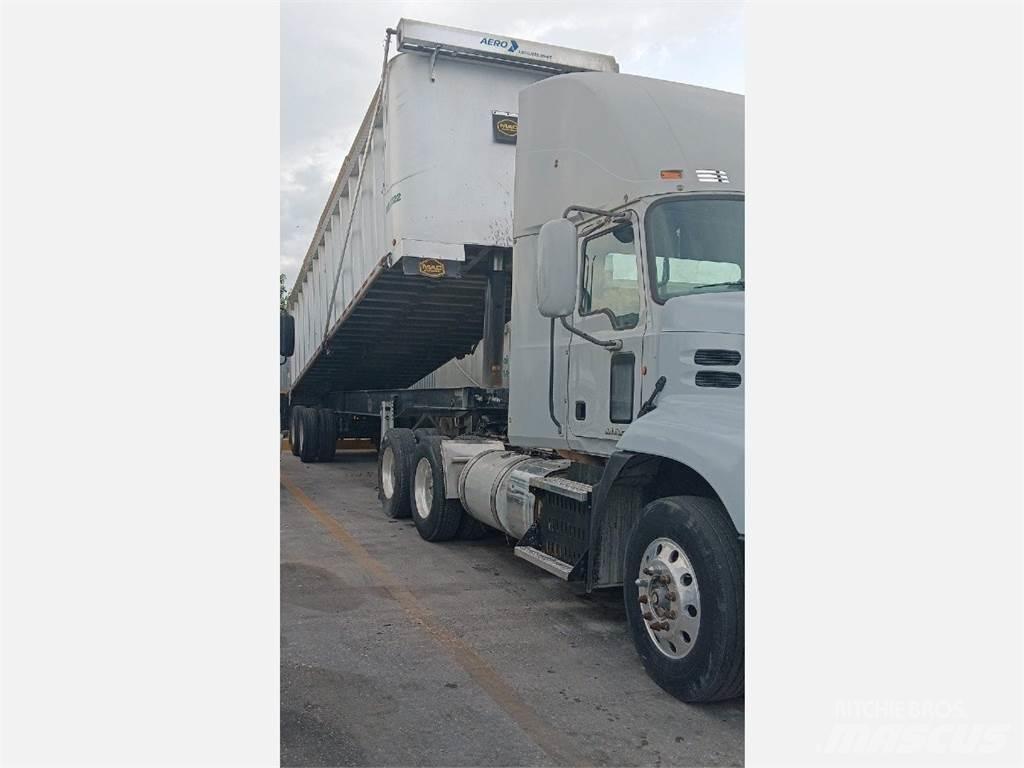 Mack CXU Autotractoare