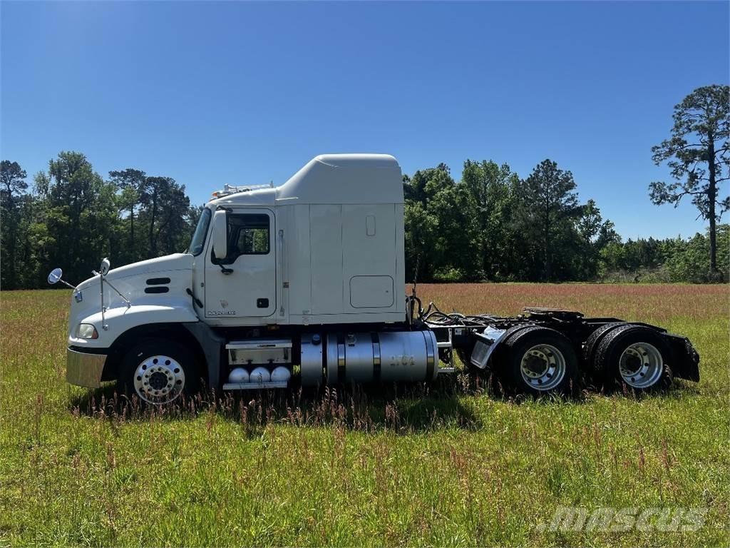 Mack CXU 613 Autotractoare